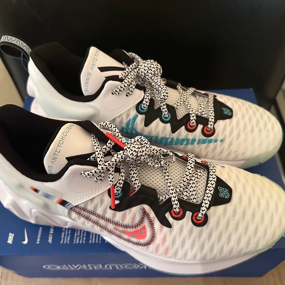 Nike Giannis Immortality Force Field Men’s size 9 Women’s size 10.5